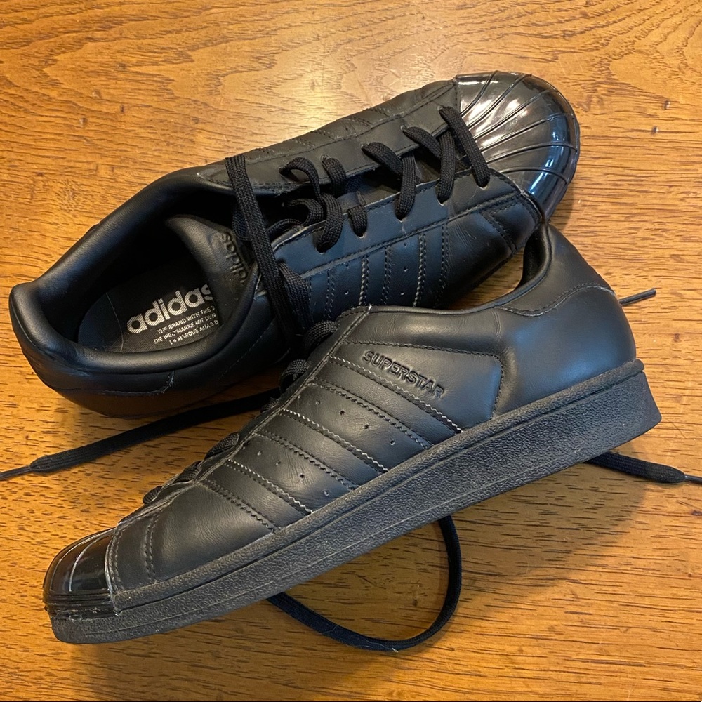 🖤GENTLY WORN All-Black Adidas Original Superstars 🖤